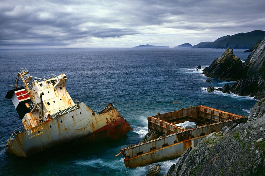 MV-Ranga-Shipwreck-Coumeenoole-Kerry-Ireland-1984