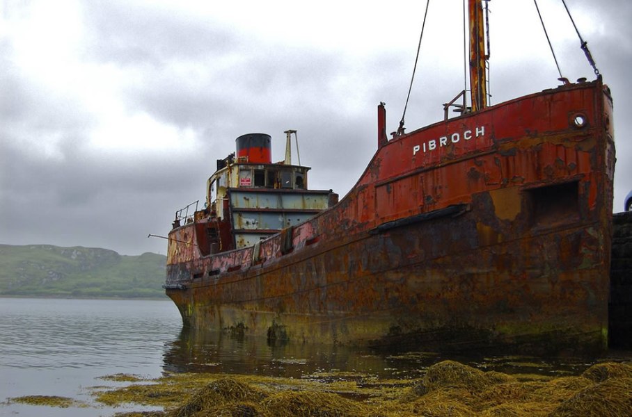 Rusty-hulk-of-abandoned-ship-in-Ireland